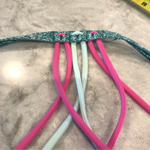 Lululemon straps top with built in bra. - Picture 5 of 7